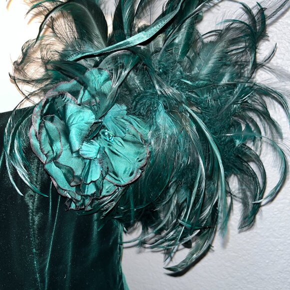 80'S VICTOR COSTA for I. MAGNIN EMERALD GREEN VELVET & FEATHER COCKTAIL DRESS 4 - Picture 3 of 10